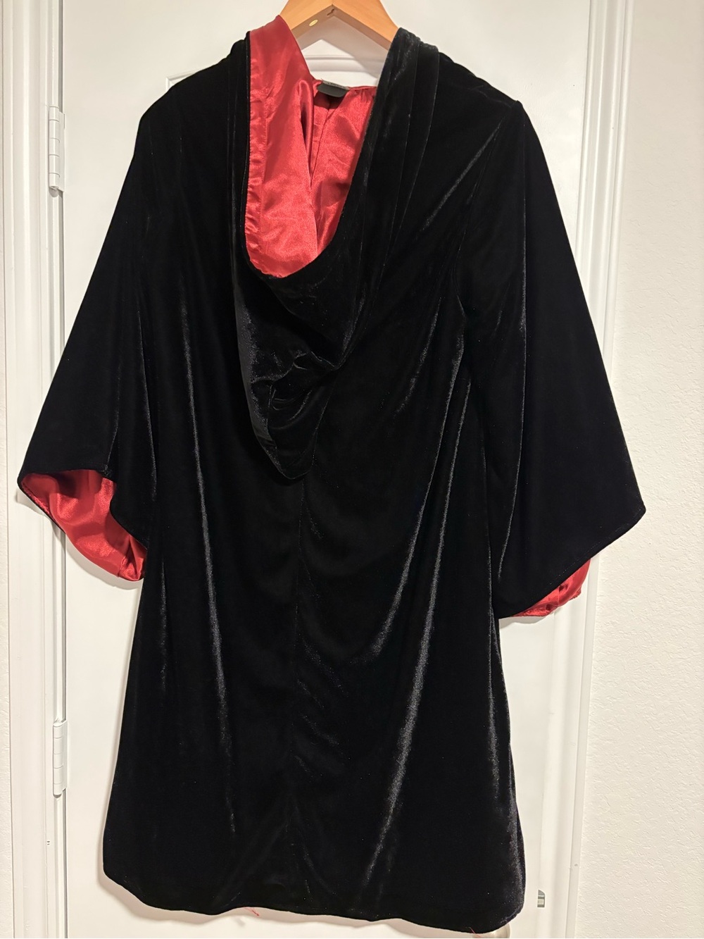 Kids Gryffindor Robe Deluxe - Harry
Potter - Picture 2 of 7